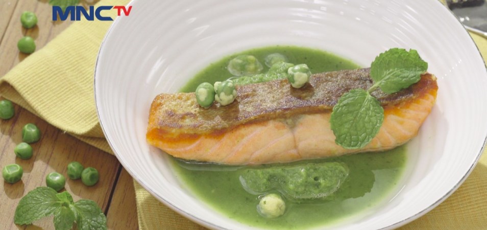 Resep Hidangan Utama PEA PUREE AND CRISPY SALMON 