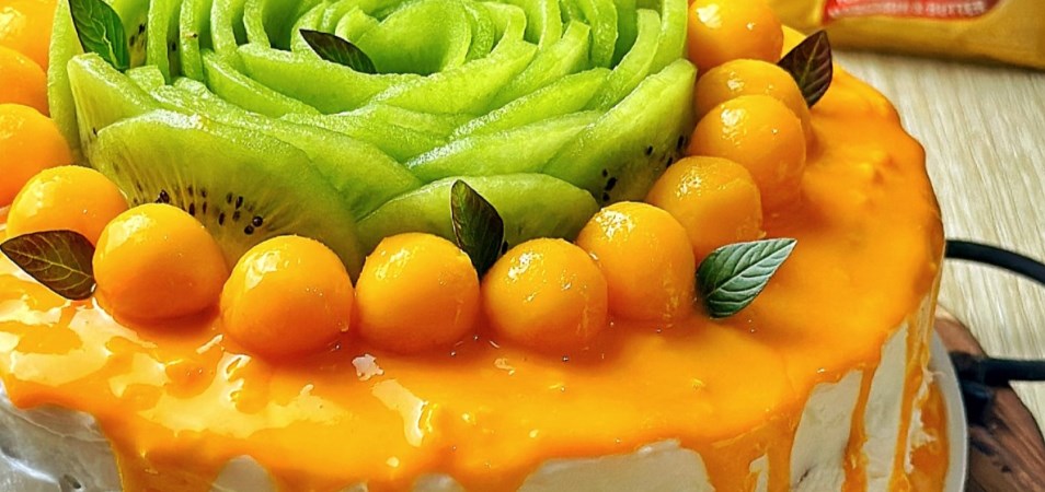 Condensed Milk Pandan Cake With Coulis Mango