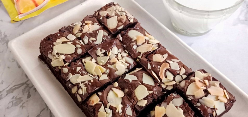 Fudgy Brownies Almond