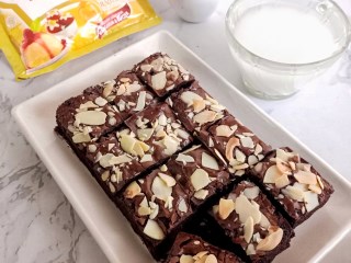 Fudgy Brownies Almond